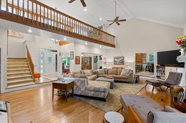 10 Pebble Lane, Signal Mountain, TN 37377
