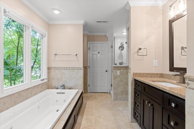 10 Pebble Lane, Signal Mountain, TN 37377