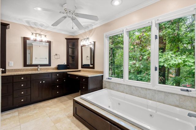 10 Pebble Lane, Signal Mountain, TN 37377