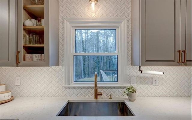 1201 HOLLY HILLS SW Drive, Lilburn, GA 30047