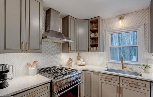 1201 HOLLY HILLS SW Drive, Lilburn, GA 30047