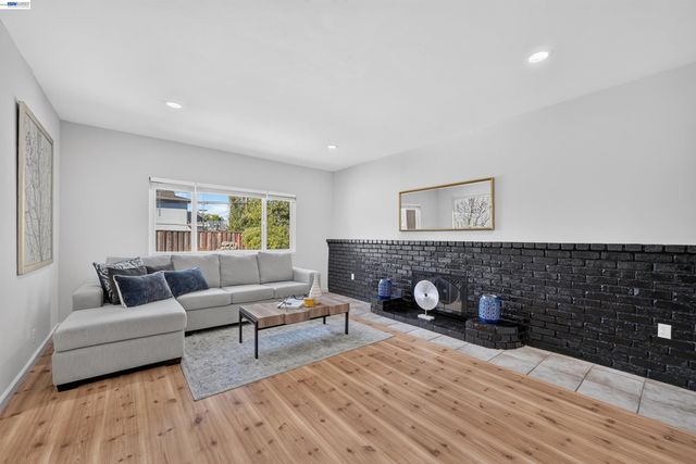 42635 Sully St, Fremont, CA 94539