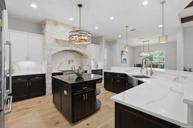 208 RIVER RDG, Boerne, TX 78006