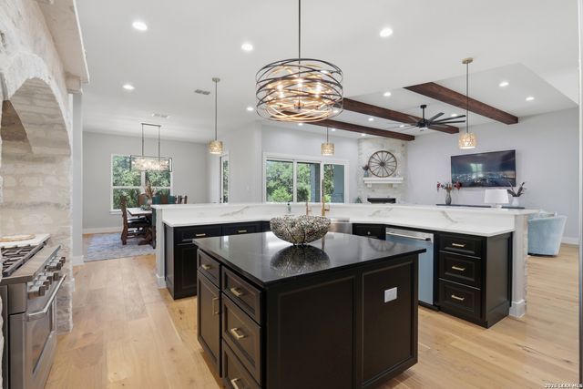 208 RIVER RDG, Boerne, TX 78006