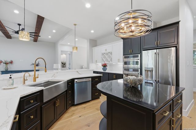 208 RIVER RDG, Boerne, TX 78006