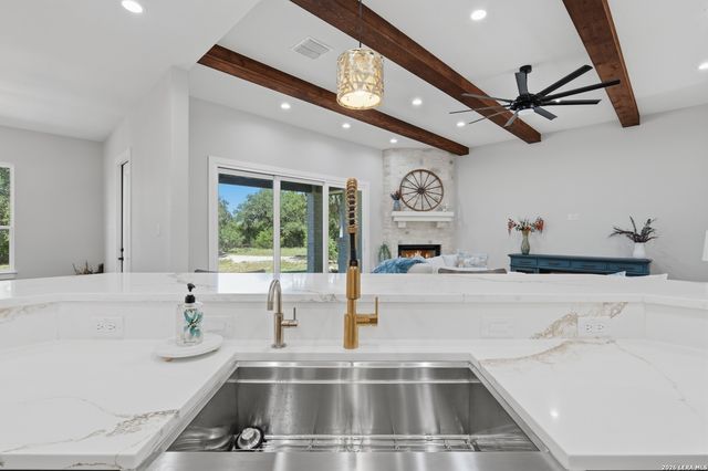 208 RIVER RDG, Boerne, TX 78006
