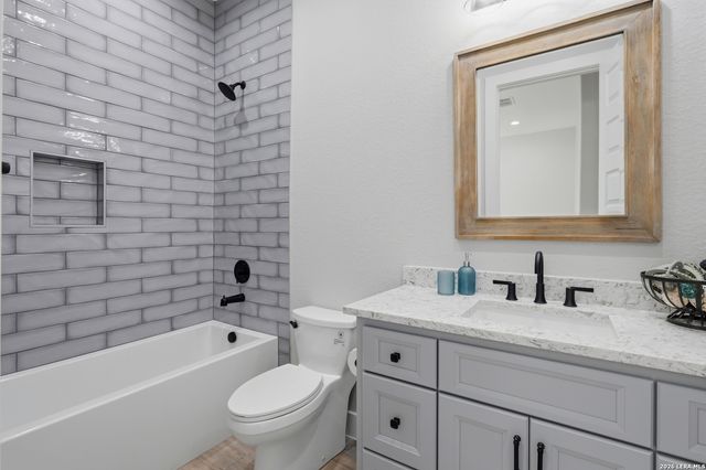 208 RIVER RDG, Boerne, TX 78006