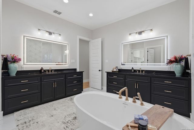 208 RIVER RDG, Boerne, TX 78006