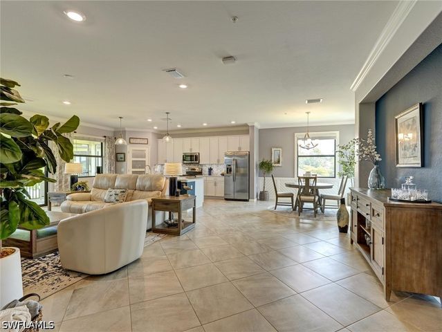 2359 Montserrat LN 202, Naples, FL 34120