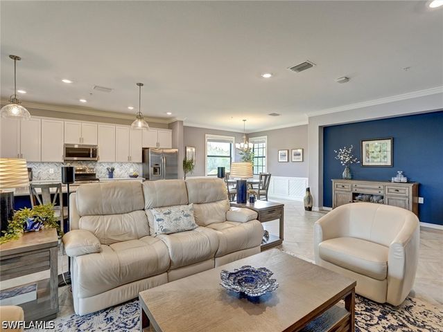 2359 Montserrat LN 202, Naples, FL 34120