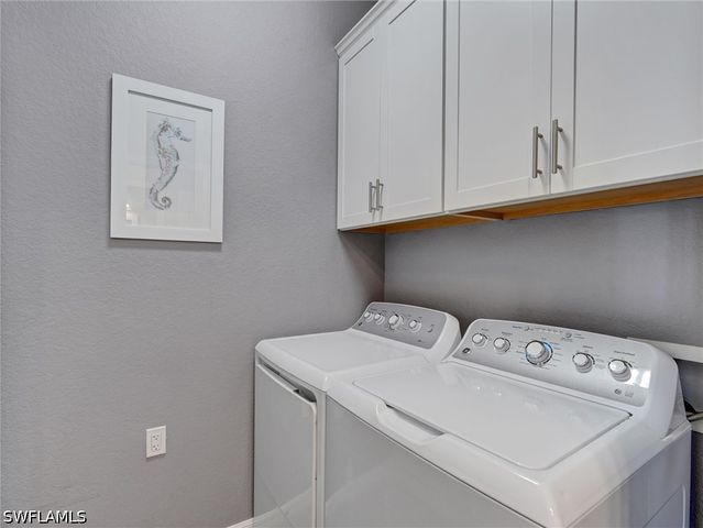 2359 Montserrat LN 202, Naples, FL 34120