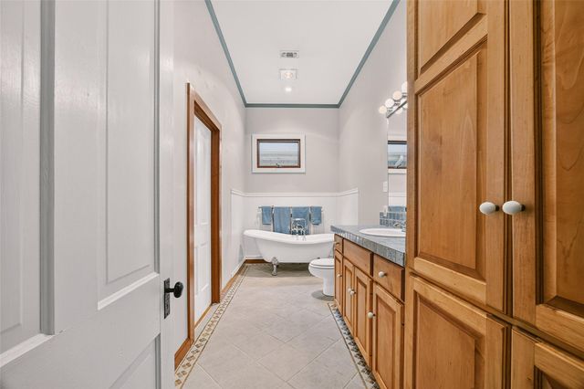 812 W 10th ST, Austin, TX 78701