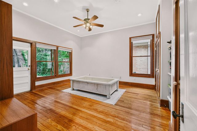 812 W 10th ST, Austin, TX 78701