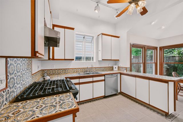 812 W 10th ST, Austin, TX 78701