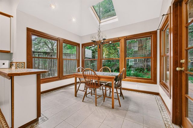 812 W 10th ST, Austin, TX 78701
