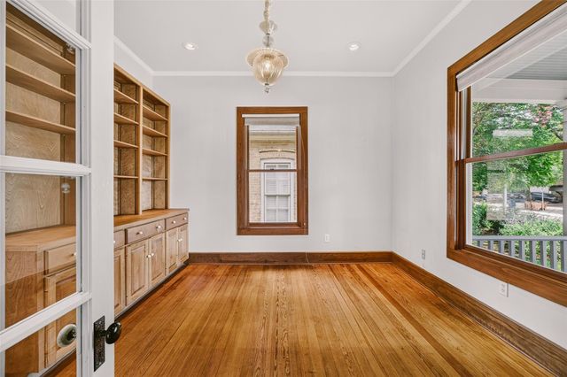 812 W 10th ST, Austin, TX 78701