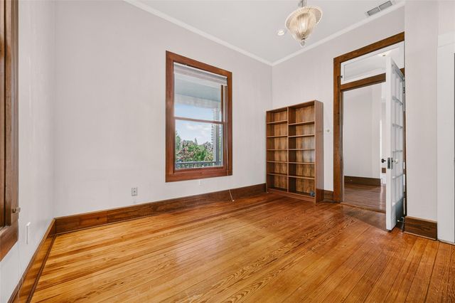 812 W 10th ST, Austin, TX 78701
