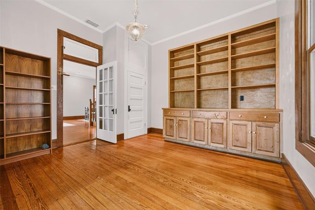812 W 10th ST, Austin, TX 78701
