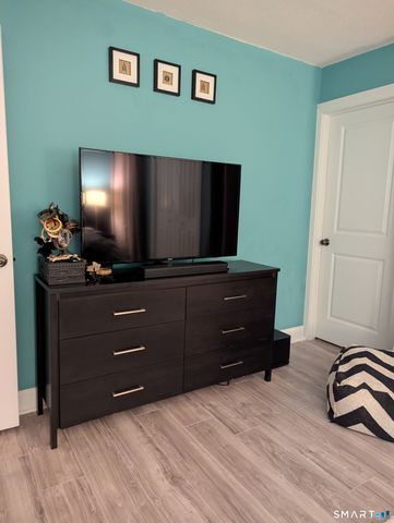 285 Queen Street 10I, Southington, CT 06489