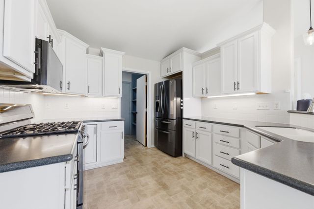 12222 E Ayesbury Ct, Wichita, KS 67226