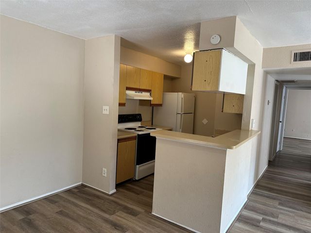 10100 S Gessner Road 212, Houston, TX 77071