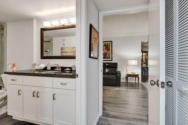 6096 Huntwick Terrace 307, Delray Beach, FL 33484