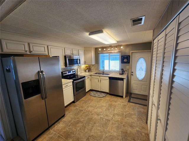 808 53RD AVENUE E 277, Bradenton, FL 34203