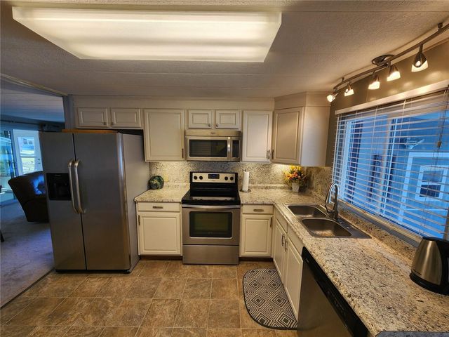 808 53RD AVENUE E 277, Bradenton, FL 34203