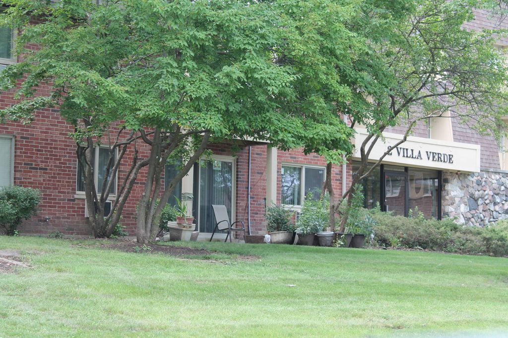 2 Villa Verde Drive 108, Buffalo Grove, IL 60089