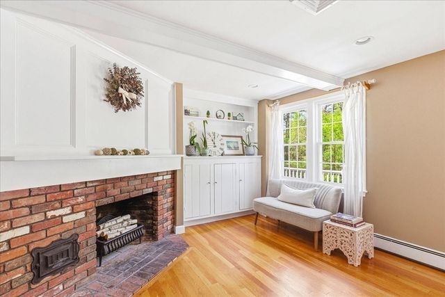 8 Bridge St, Norwell, MA 02061