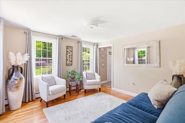 8 Bridge St, Norwell, MA 02061