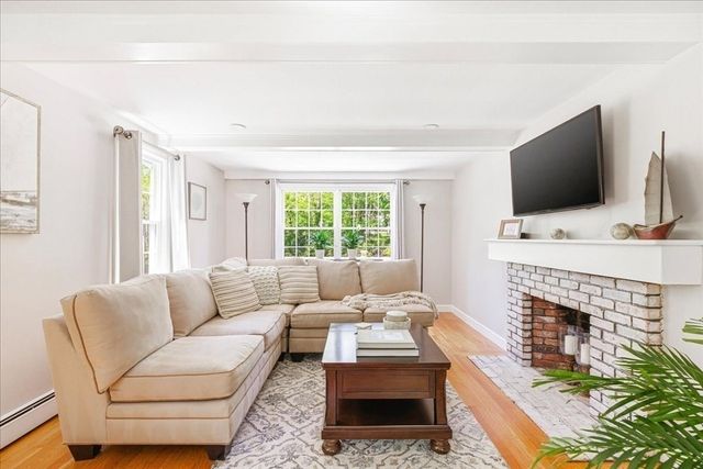 8 Bridge St, Norwell, MA 02061