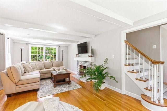 8 Bridge St, Norwell, MA 02061