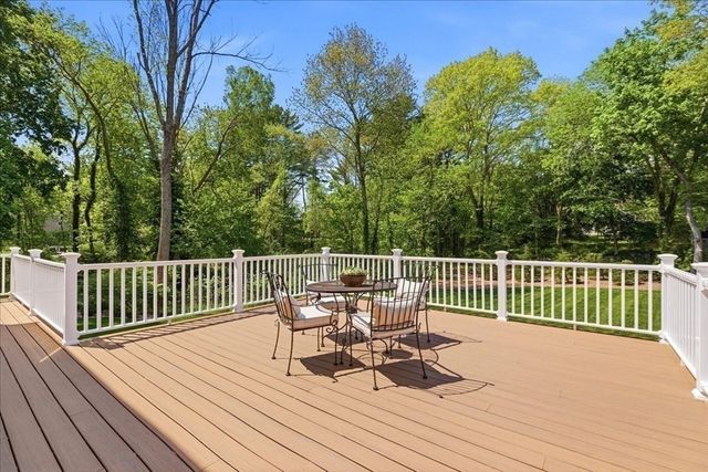 8 Bridge St, Norwell, MA 02061