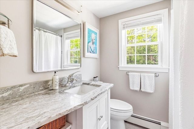 8 Bridge St, Norwell, MA 02061