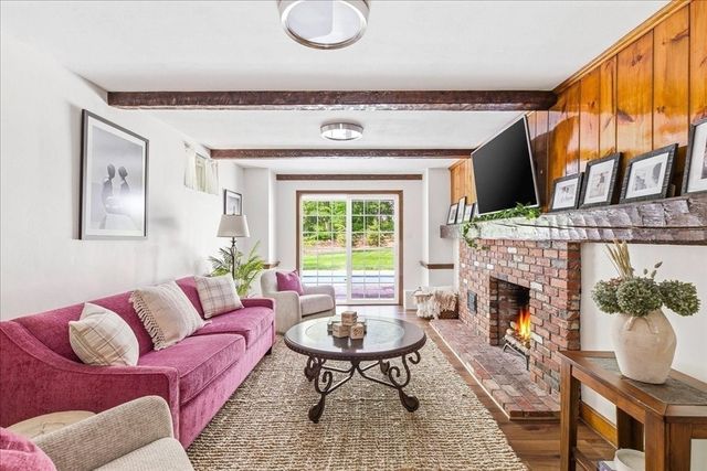 8 Bridge St, Norwell, MA 02061