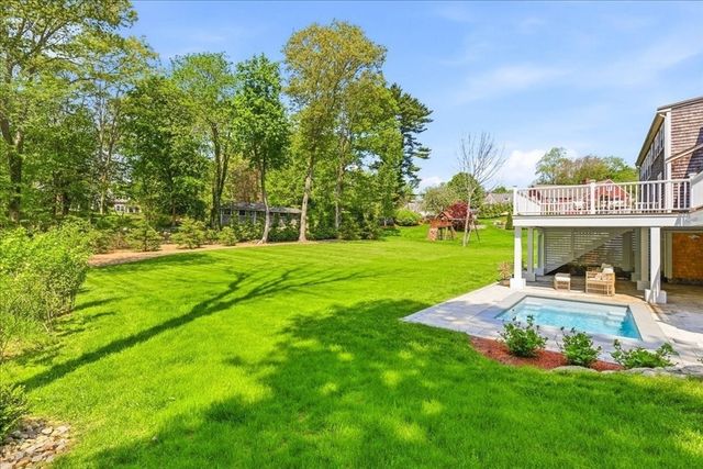 8 Bridge St, Norwell, MA 02061