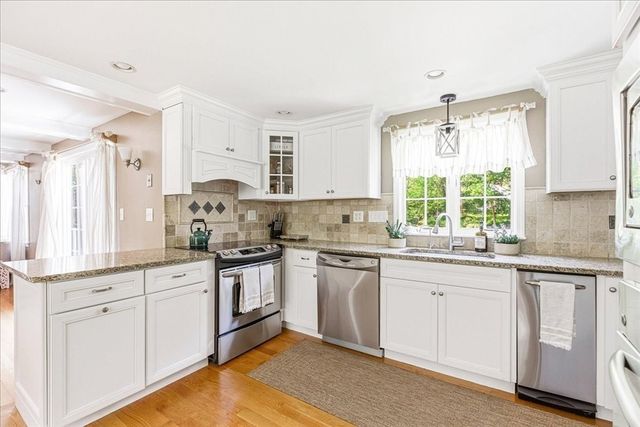 8 Bridge St, Norwell, MA 02061