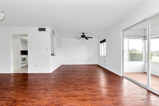 554 FAIRWAYS CIRCLE A, Ocala, FL 34472