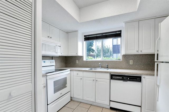 554 FAIRWAYS CIRCLE A, Ocala, FL 34472
