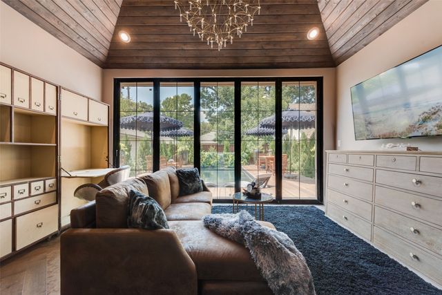 717 Ridgeway Street, Dallas, TX 75214