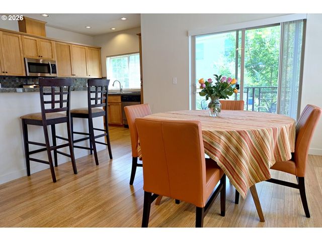 618 Ne GARSWOOD Ln, Hillsboro, OR 97006