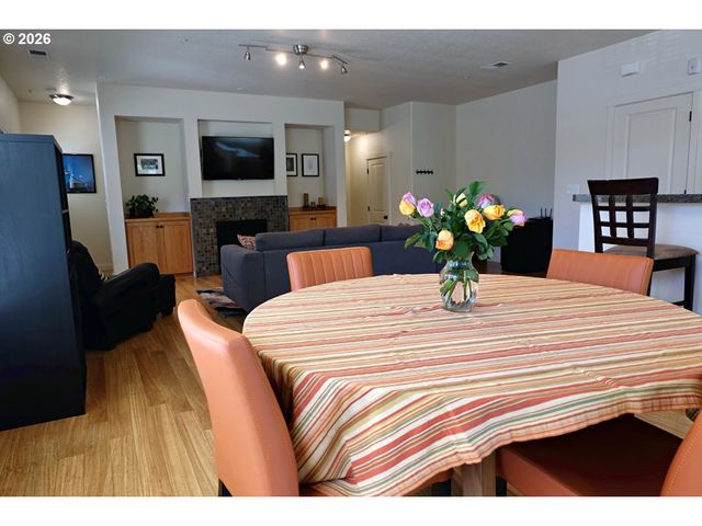 618 Ne GARSWOOD Ln, Hillsboro, OR 97006