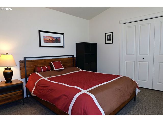 618 Ne GARSWOOD Ln, Hillsboro, OR 97006