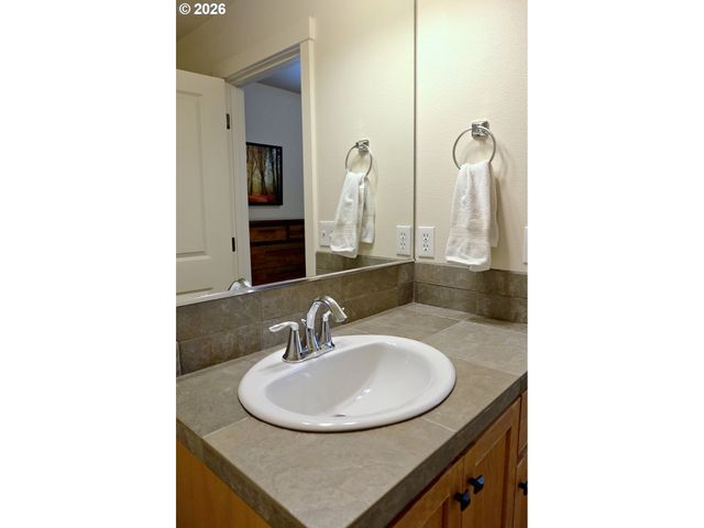 618 Ne GARSWOOD Ln, Hillsboro, OR 97006