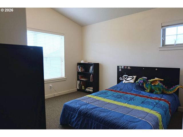 618 Ne GARSWOOD Ln, Hillsboro, OR 97006