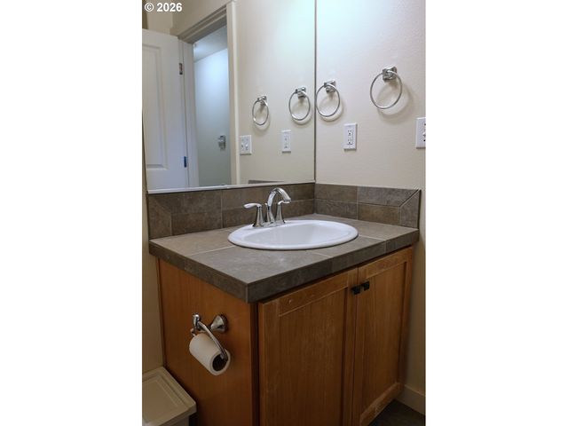 618 Ne GARSWOOD Ln, Hillsboro, OR 97006