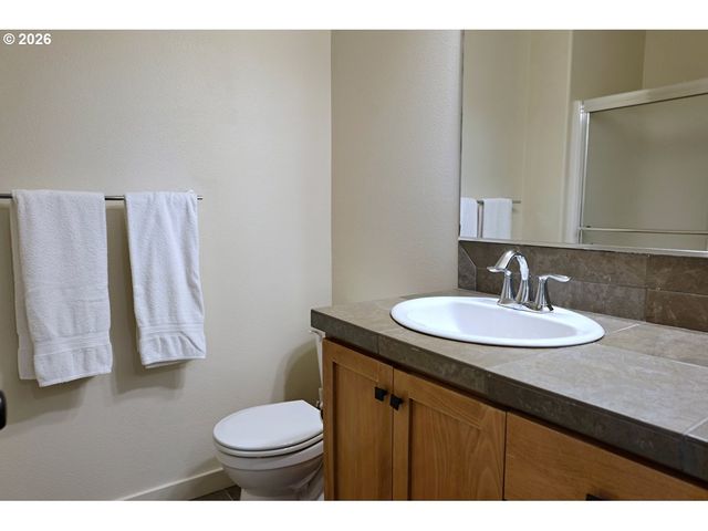 618 Ne GARSWOOD Ln, Hillsboro, OR 97006