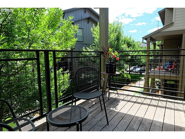 618 Ne GARSWOOD Ln, Hillsboro, OR 97006