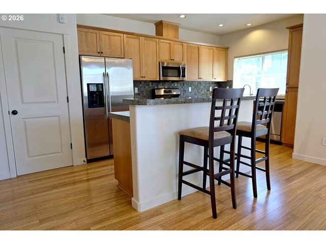 618 Ne GARSWOOD Ln, Hillsboro, OR 97006